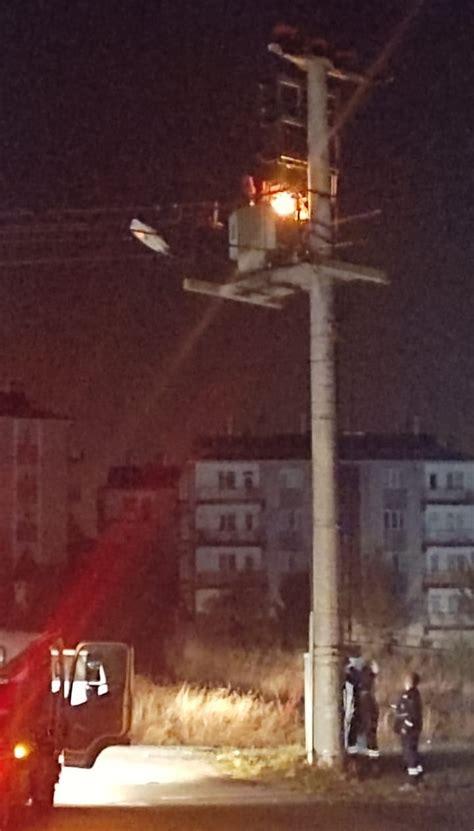 E­d­i­r­n­e­­d­e­ ­t­r­a­f­o­ ­p­a­t­l­a­d­ı­,­ ­m­a­h­a­l­l­e­ ­k­a­r­a­n­l­ı­ğ­a­ ­g­ö­m­ü­l­d­ü­